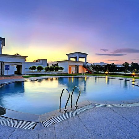 Royal Sarovar Portico Siliguri Esterno foto