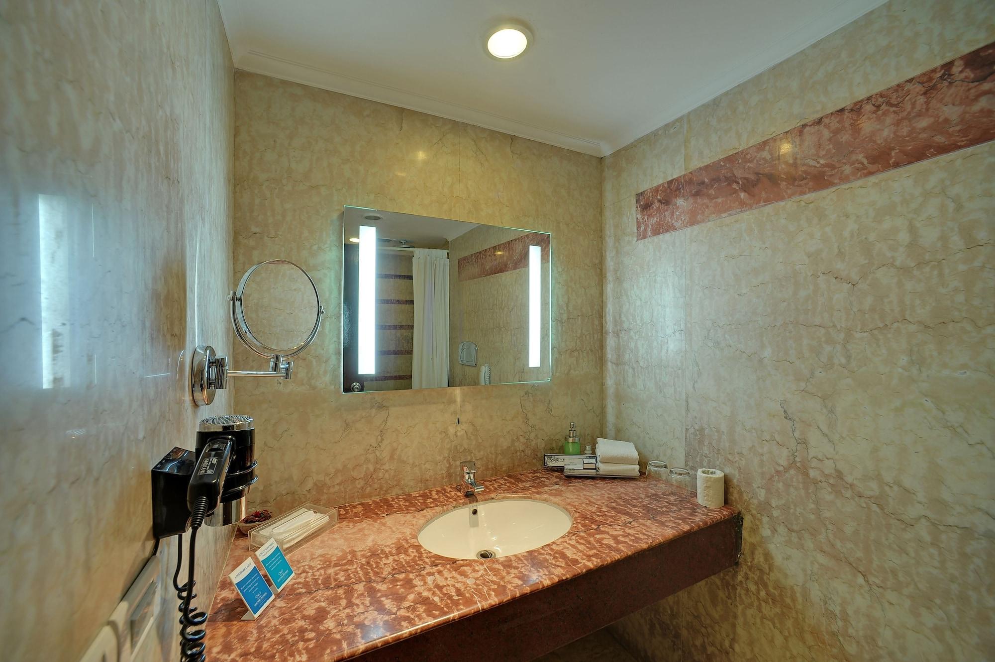 Royal Sarovar Portico Siliguri Esterno foto
