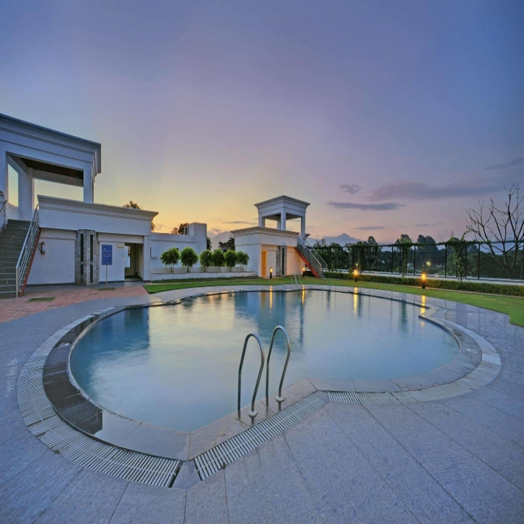 Royal Sarovar Portico Siliguri Esterno foto